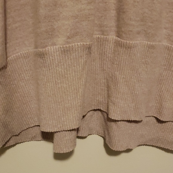 This is a lightly worn tunic - Picture 2 of 4